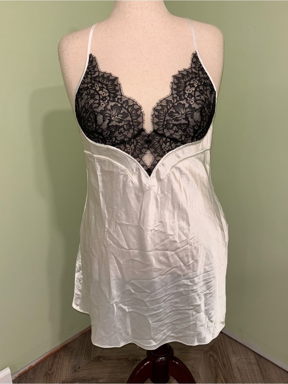 Victoria’s Secret White Stain Mini Slip Dress Black Lace Open Back Women’s Sz XL